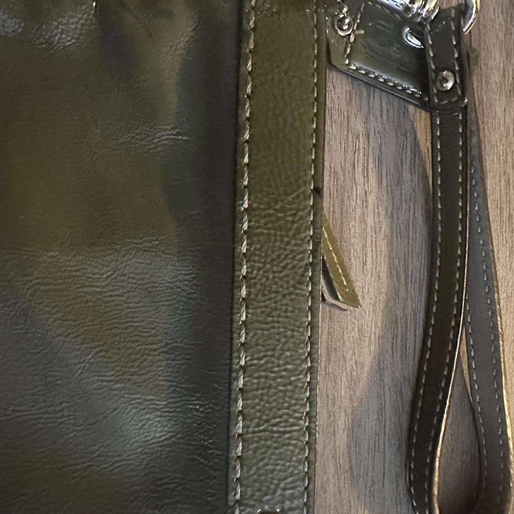 Pale gray grained leather Marc Jacobs Totally Turnlock Terre Tote shoulder bag - Picture 12 of 15